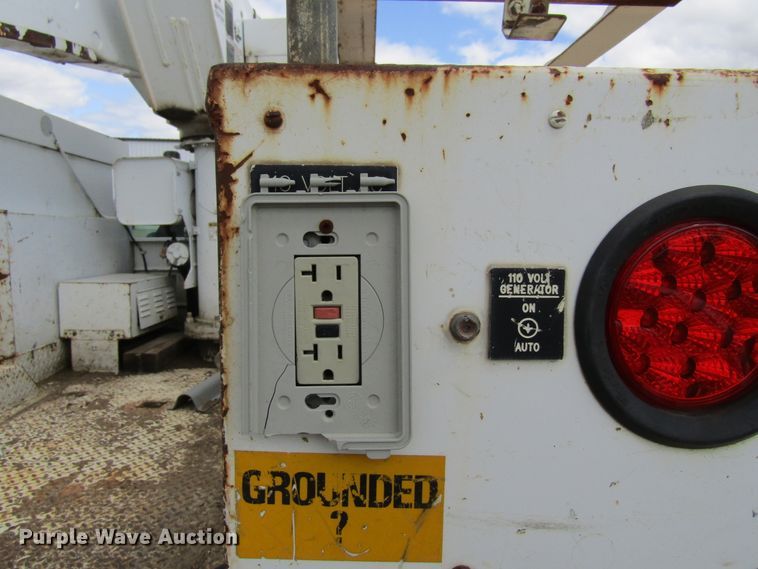 image for item FD9452 2000 Ford F550 Super Duty  bucket truck