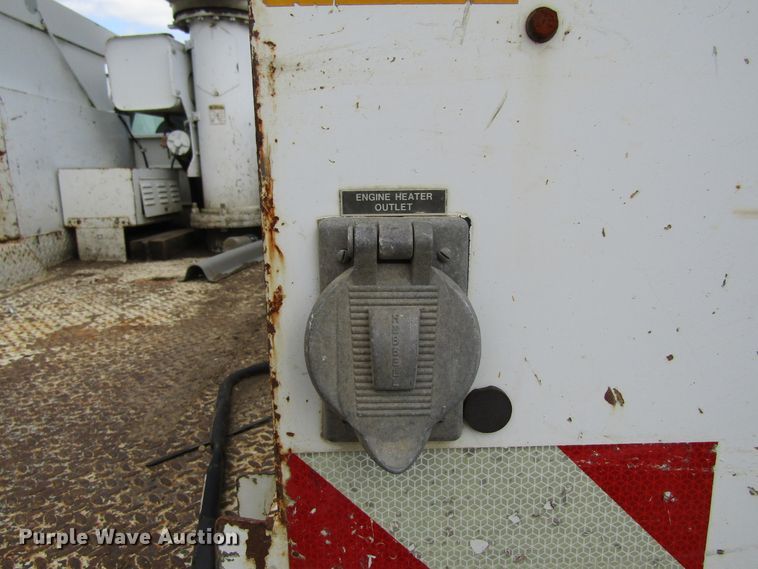 image for item FD9452 2000 Ford F550 Super Duty  bucket truck