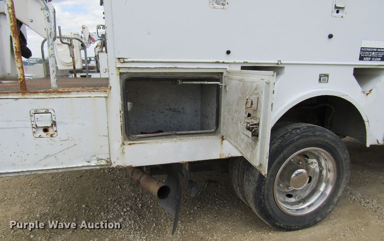image for item FD9452 2000 Ford F550 Super Duty  bucket truck