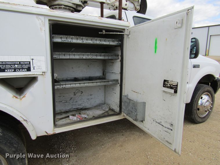 image for item FD9452 2000 Ford F550 Super Duty  bucket truck