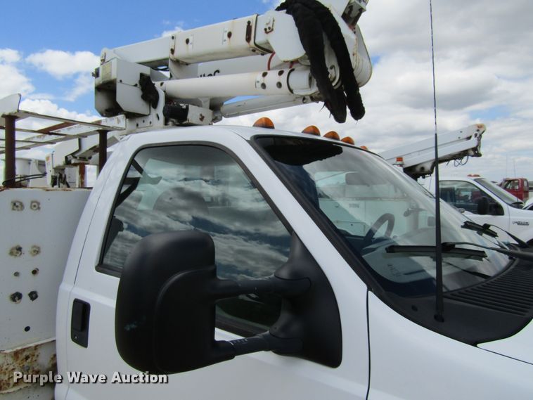 image for item FD9452 2000 Ford F550 Super Duty  bucket truck