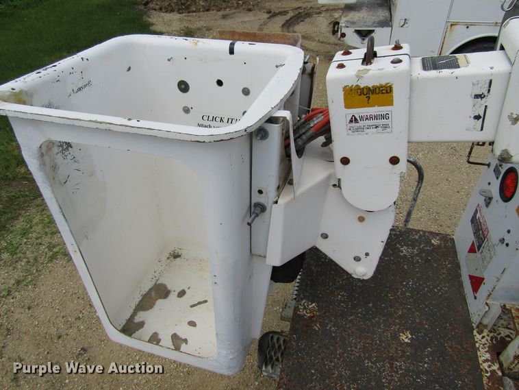 image for item FD9452 2000 Ford F550 Super Duty  bucket truck