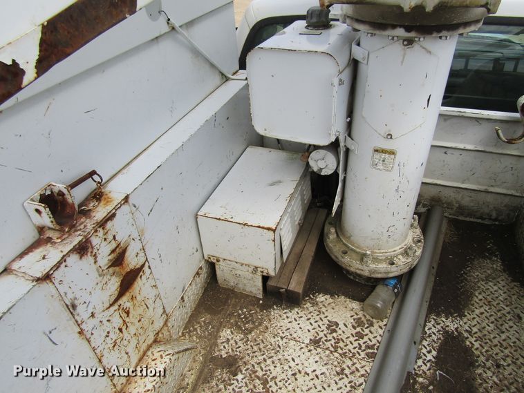 image for item FD9452 2000 Ford F550 Super Duty  bucket truck