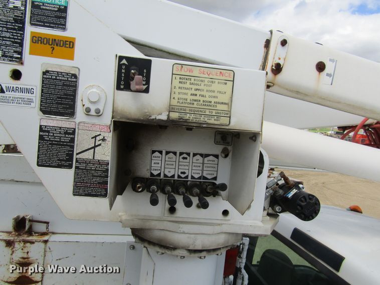 image for item FD9452 2000 Ford F550 Super Duty  bucket truck