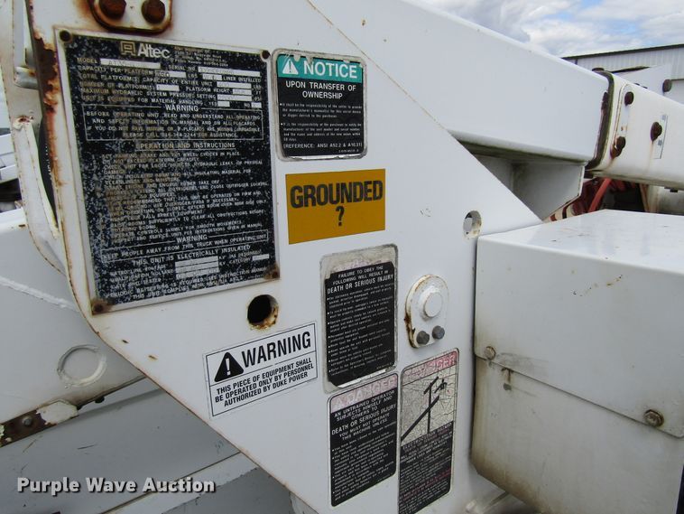 image for item FD9452 2000 Ford F550 Super Duty  bucket truck