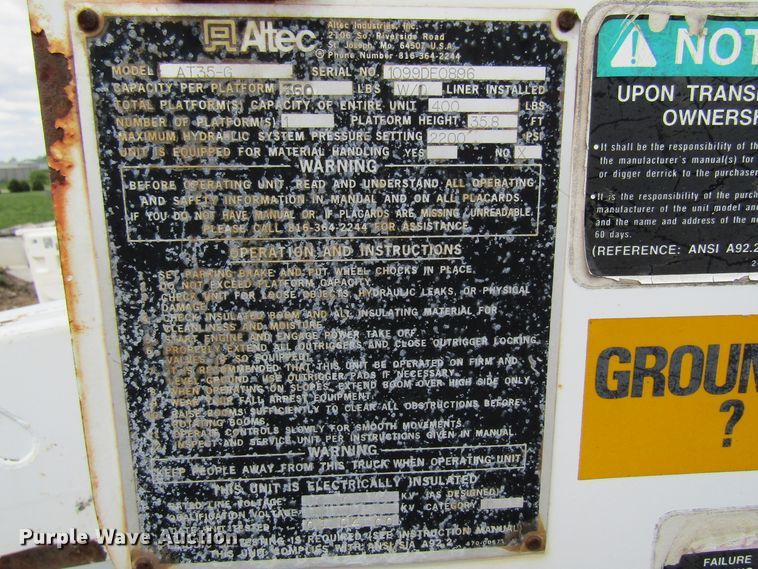 image for item FD9452 2000 Ford F550 Super Duty  bucket truck