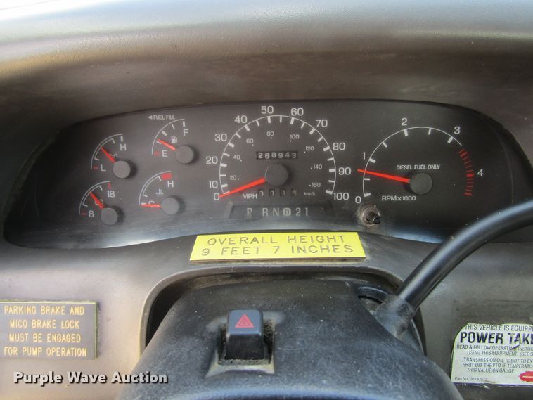 image for item FD9452 2000 Ford F550 Super Duty  bucket truck