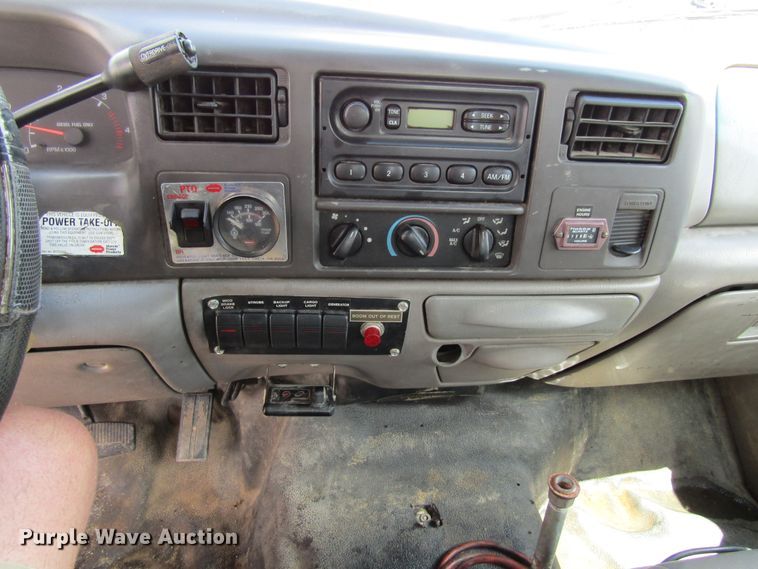 image for item FD9452 2000 Ford F550 Super Duty  bucket truck