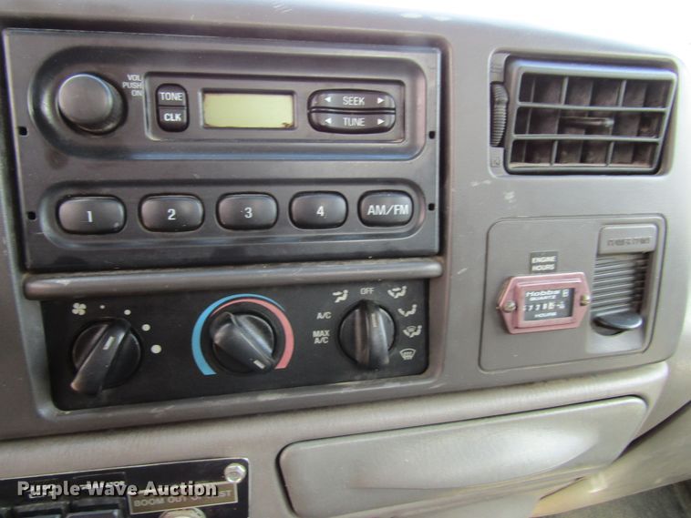 image for item FD9452 2000 Ford F550 Super Duty  bucket truck