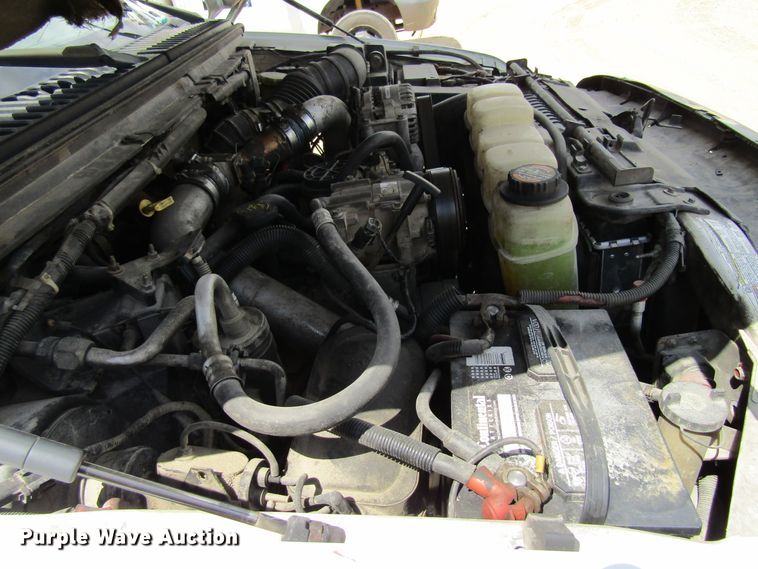 image for item FD9452 2000 Ford F550 Super Duty  bucket truck