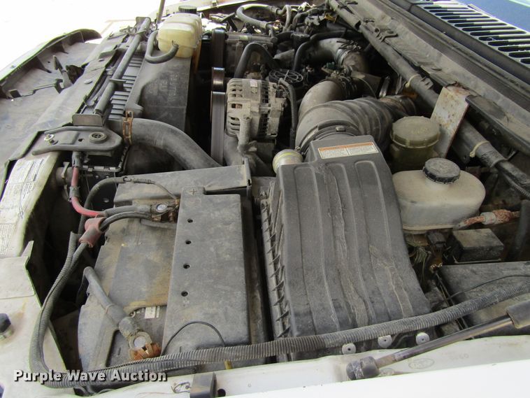 image for item FD9452 2000 Ford F550 Super Duty  bucket truck