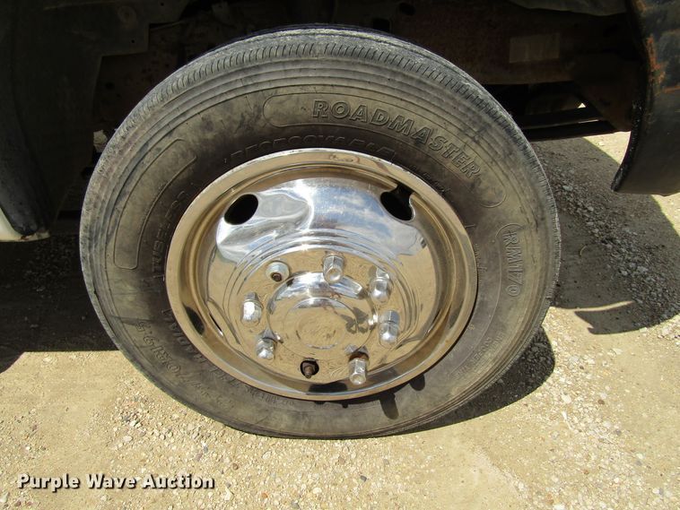 image for item FD9452 2000 Ford F550 Super Duty  bucket truck