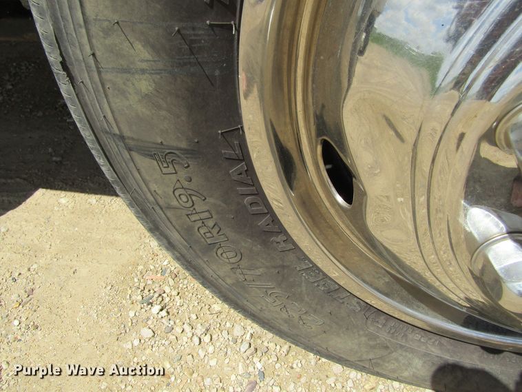 image for item FD9452 2000 Ford F550 Super Duty  bucket truck