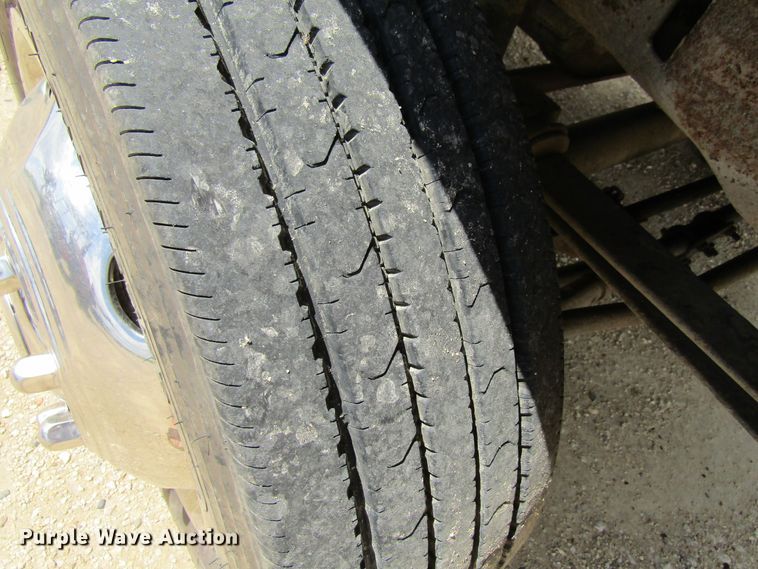 image for item FD9452 2000 Ford F550 Super Duty  bucket truck