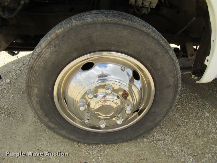 image for item FD9452 2000 Ford F550 Super Duty  bucket truck