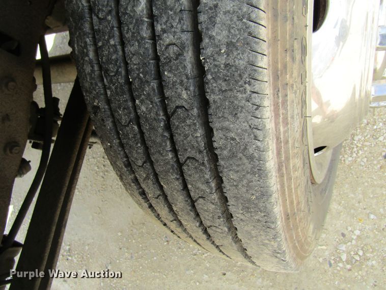 image for item FD9452 2000 Ford F550 Super Duty  bucket truck