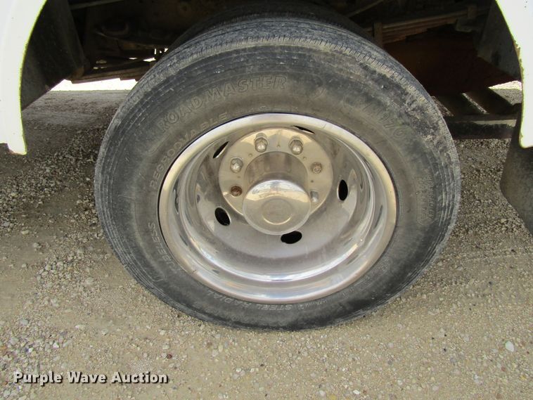 image for item FD9452 2000 Ford F550 Super Duty  bucket truck