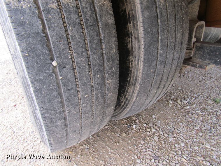 image for item FD9452 2000 Ford F550 Super Duty  bucket truck