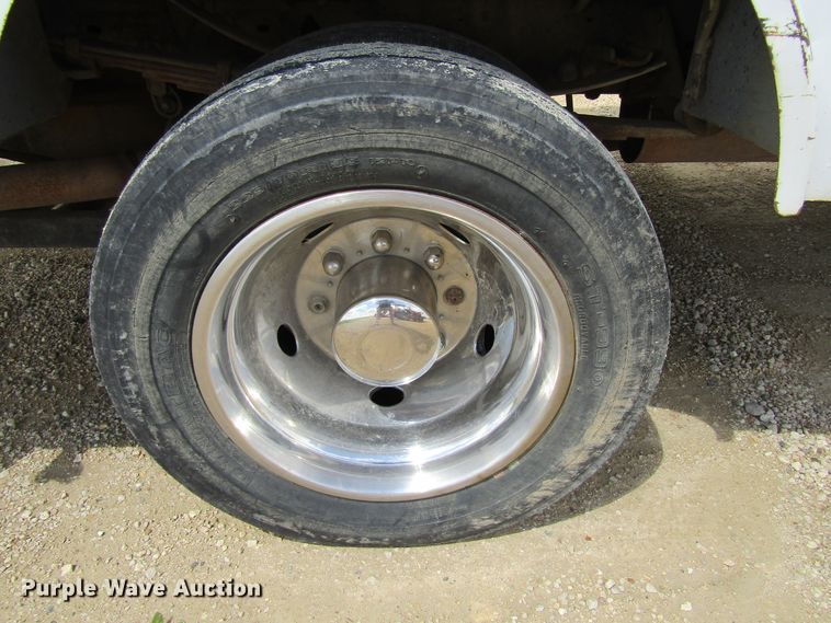 image for item FD9452 2000 Ford F550 Super Duty  bucket truck