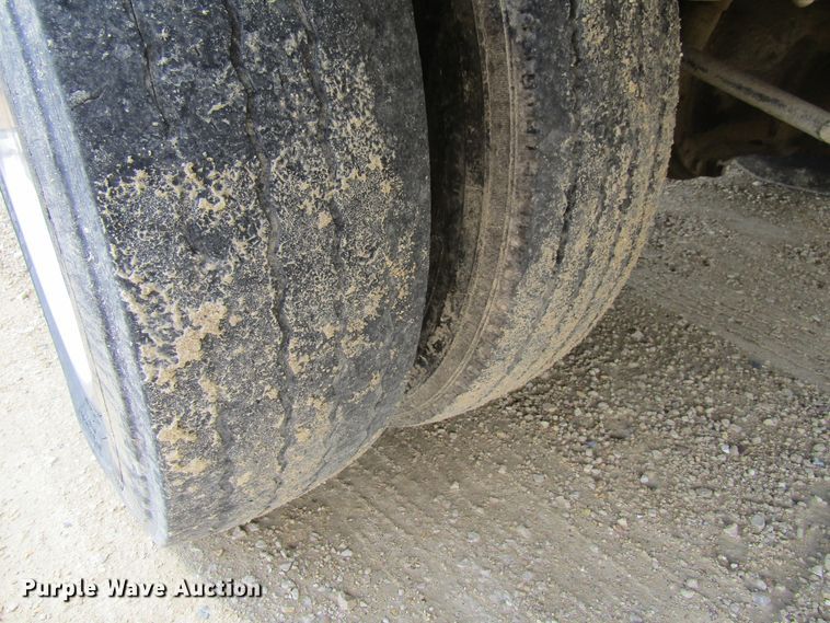 image for item FD9452 2000 Ford F550 Super Duty  bucket truck