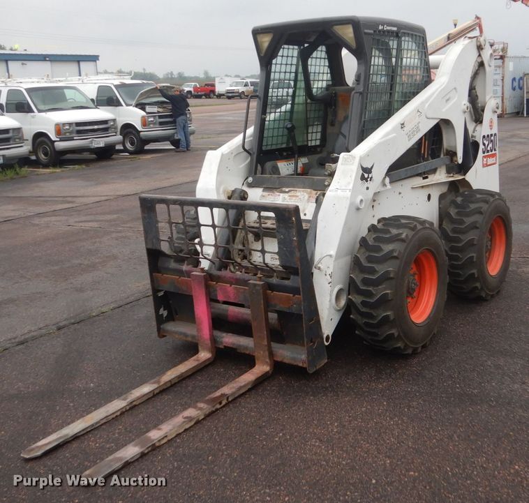 image for item FX9150 2007 Bobcat S250  skid steer loader