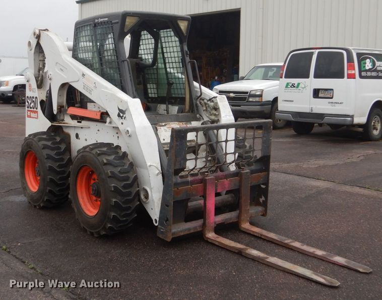 image for item FX9150 2007 Bobcat S250  skid steer loader