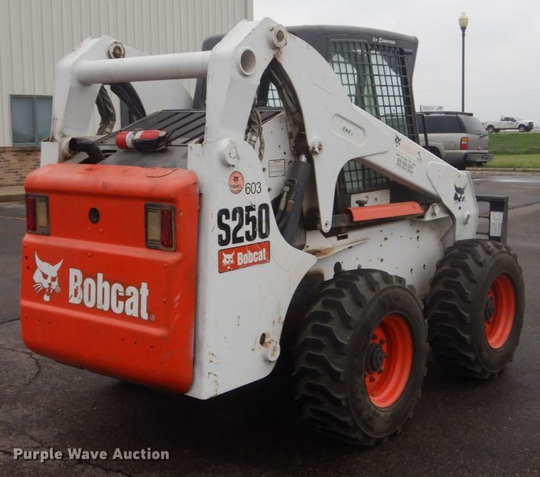 image for item FX9150 2007 Bobcat S250  skid steer loader
