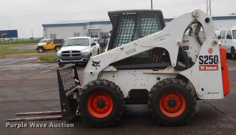 image for item FX9150 2007 Bobcat S250  skid steer loader