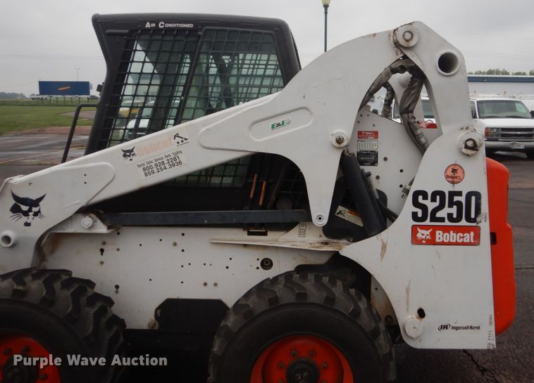image for item FX9150 2007 Bobcat S250  skid steer loader