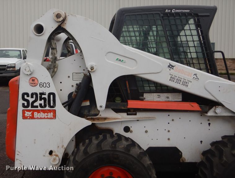 image for item FX9150 2007 Bobcat S250  skid steer loader