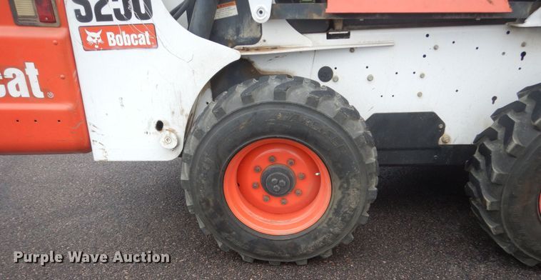 image for item FX9150 2007 Bobcat S250  skid steer loader