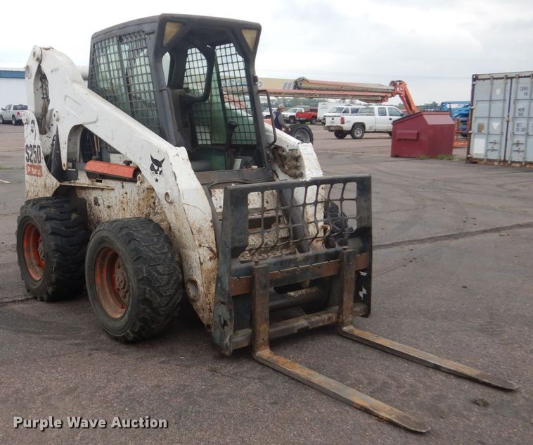 image for item FX9155 2006 Bobcat S250  skid steer loader
