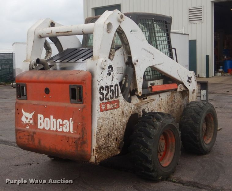 image for item FX9155 2006 Bobcat S250  skid steer loader