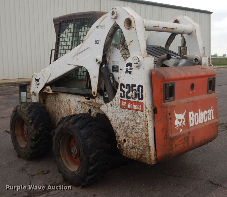 image for item FX9155 2006 Bobcat S250  skid steer loader