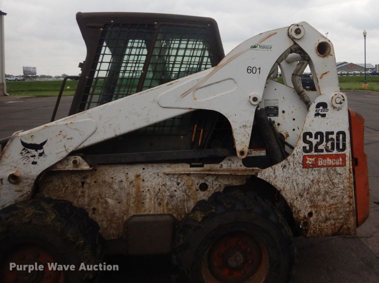 image for item FX9155 2006 Bobcat S250  skid steer loader
