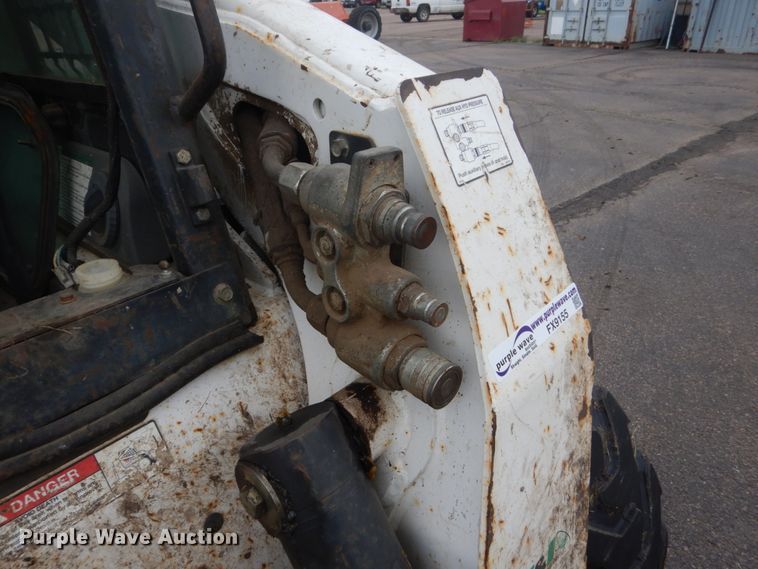 image for item FX9155 2006 Bobcat S250  skid steer loader