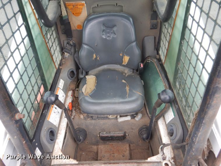 image for item FX9155 2006 Bobcat S250  skid steer loader