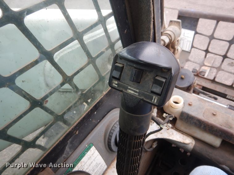 image for item FX9155 2006 Bobcat S250  skid steer loader