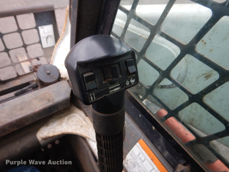 image for item FX9155 2006 Bobcat S250  skid steer loader