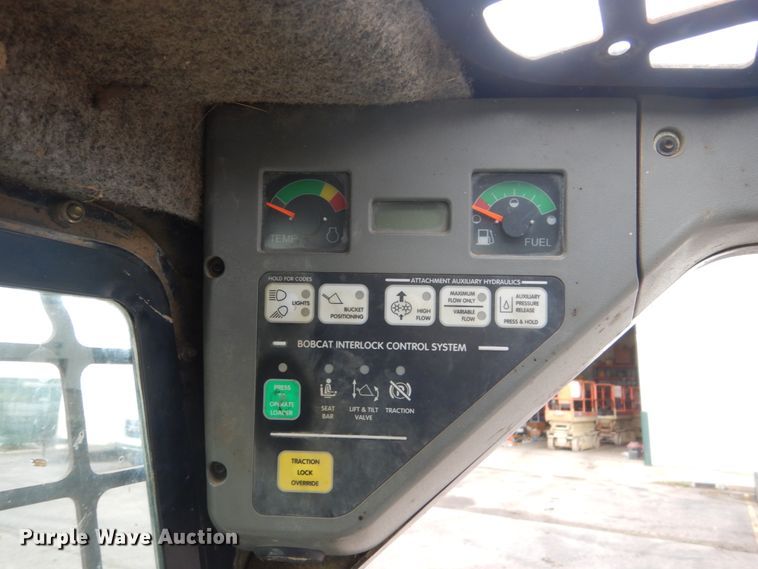 image for item FX9155 2006 Bobcat S250  skid steer loader