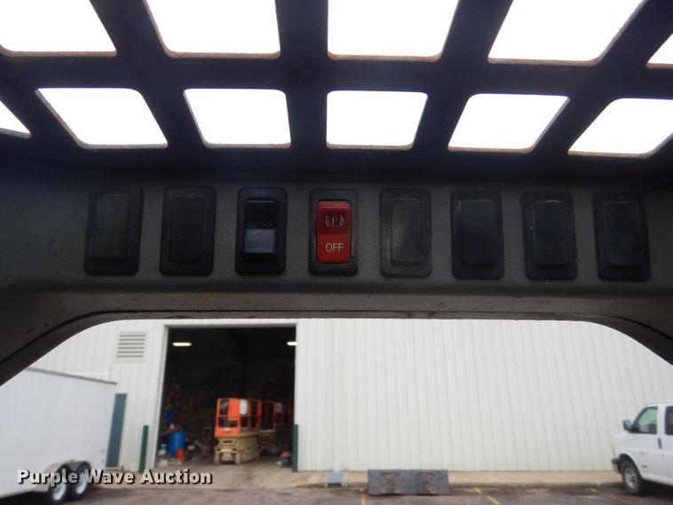 image for item FX9155 2006 Bobcat S250  skid steer loader