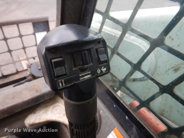 image for item FX9155 2006 Bobcat S250  skid steer loader