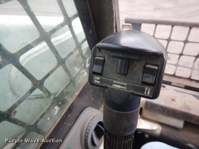 image for item FX9155 2006 Bobcat S250  skid steer loader