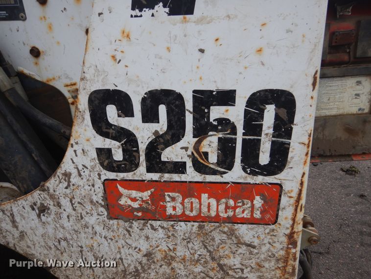 image for item FX9155 2006 Bobcat S250  skid steer loader