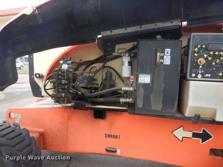 image for item FX9156 2005 JLG 800AJ  boom lift