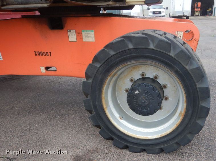 image for item FX9156 2005 JLG 800AJ  boom lift