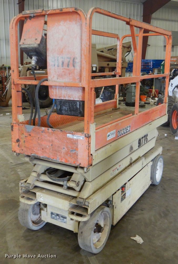 image for item FX9161 2001 JLG 2032E2  scissor lift