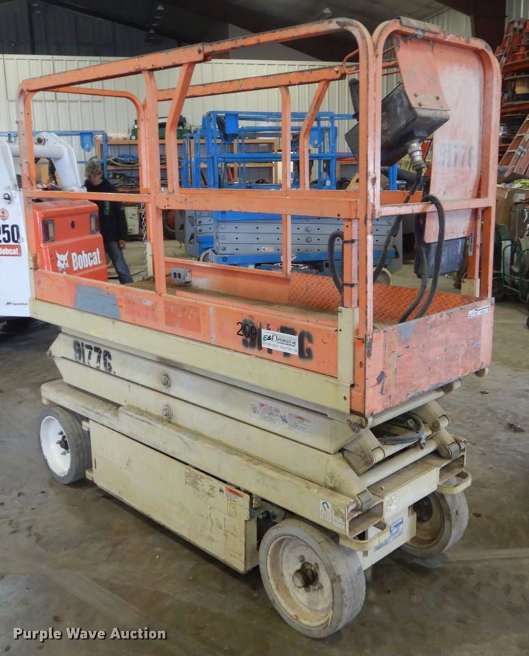 image for item FX9161 2001 JLG 2032E2  scissor lift