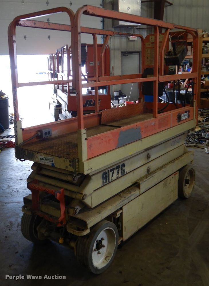 image for item FX9161 2001 JLG 2032E2  scissor lift