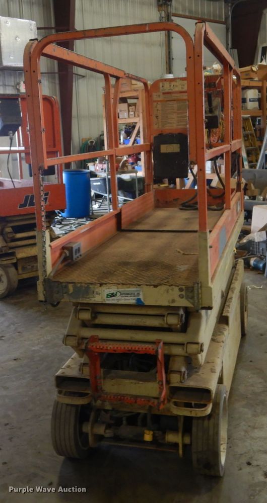 image for item FX9161 2001 JLG 2032E2  scissor lift